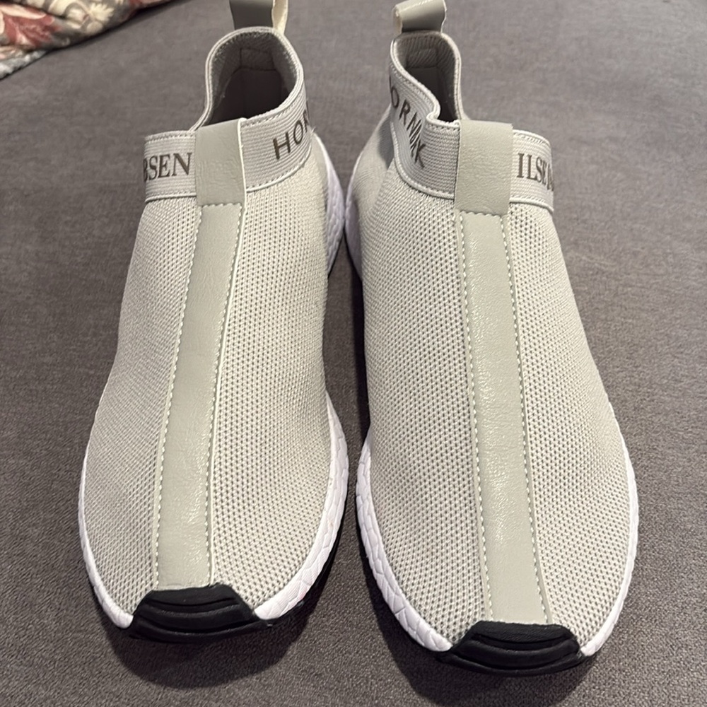 Ilse Jacobsen women’s  Light Gray Sneakers with Gold Accents